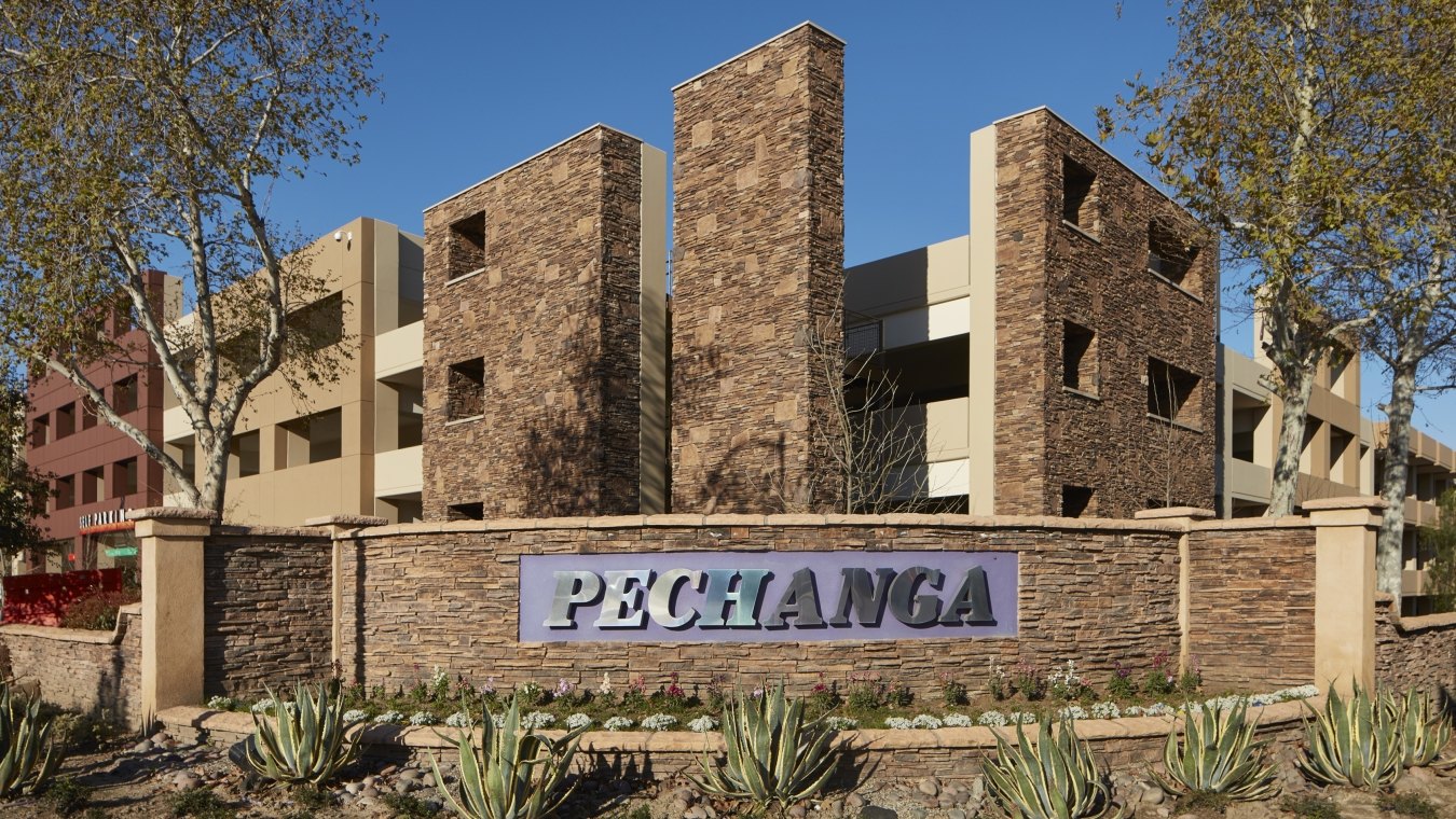 Parking structure outside corner